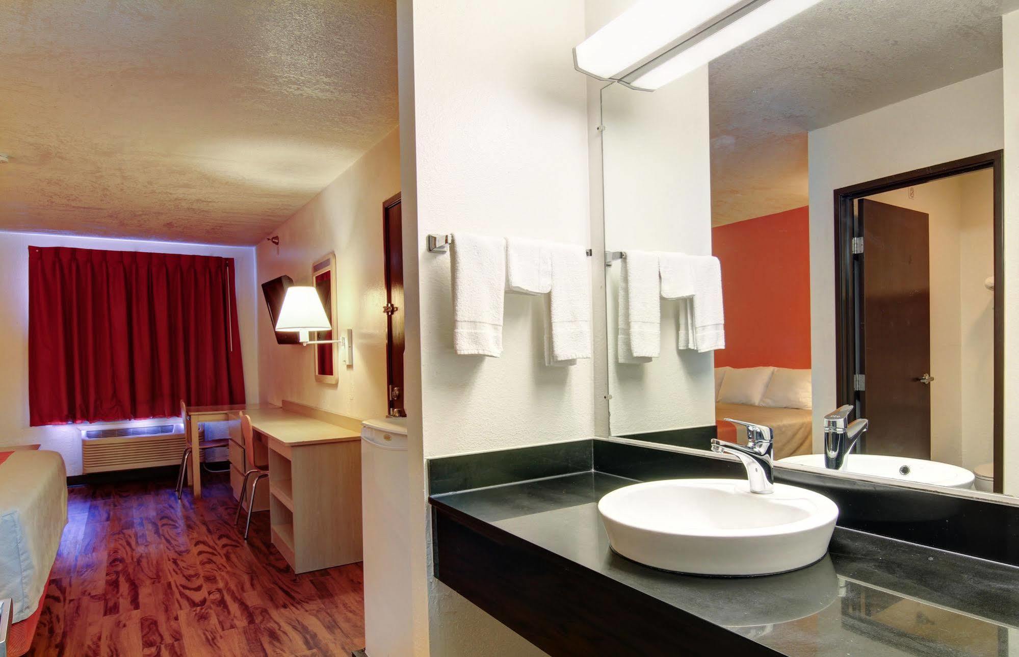 Motel 6-Columbia, Mo - East Εξωτερικό φωτογραφία