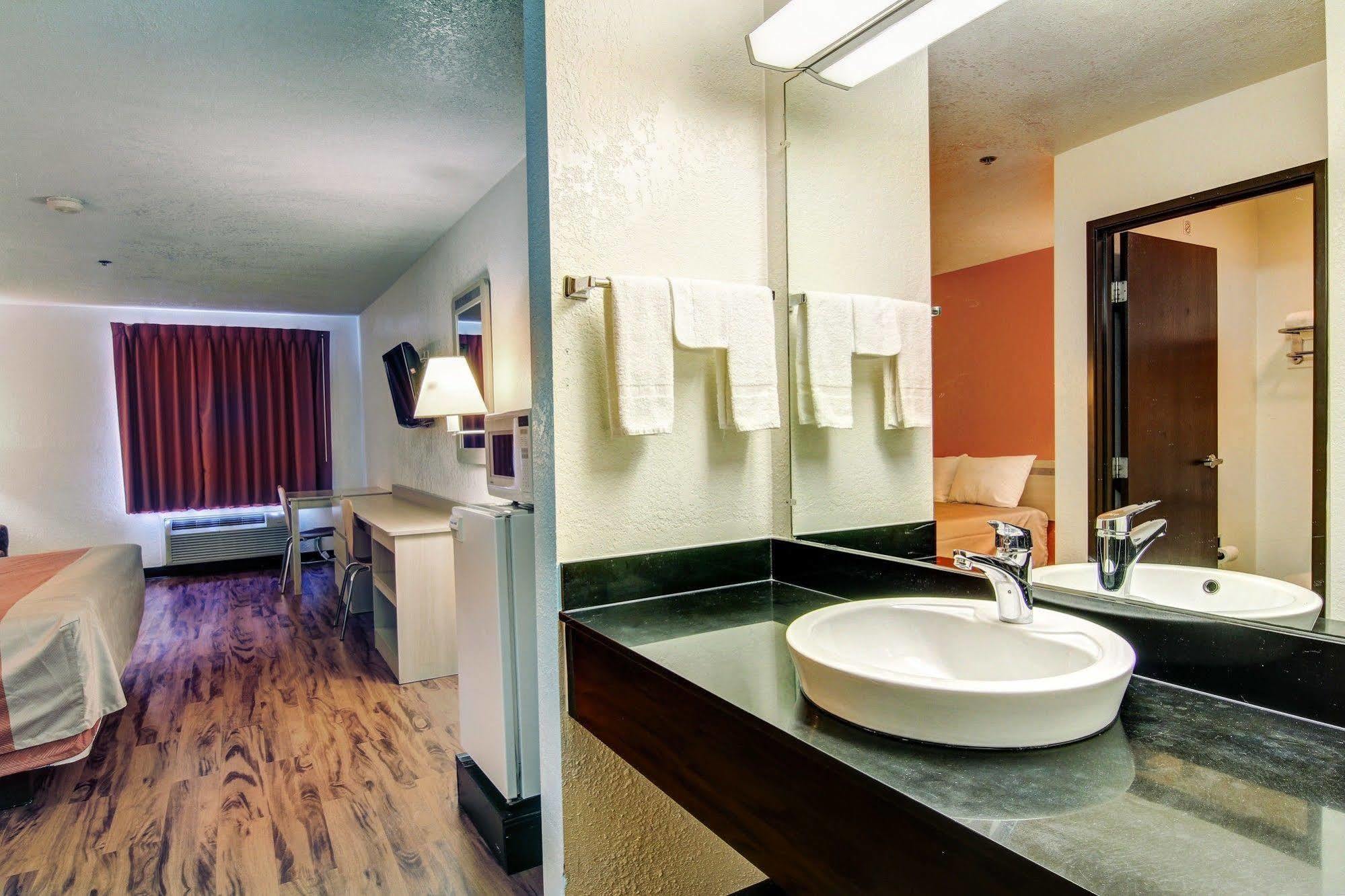 Motel 6-Columbia, Mo - East Εξωτερικό φωτογραφία